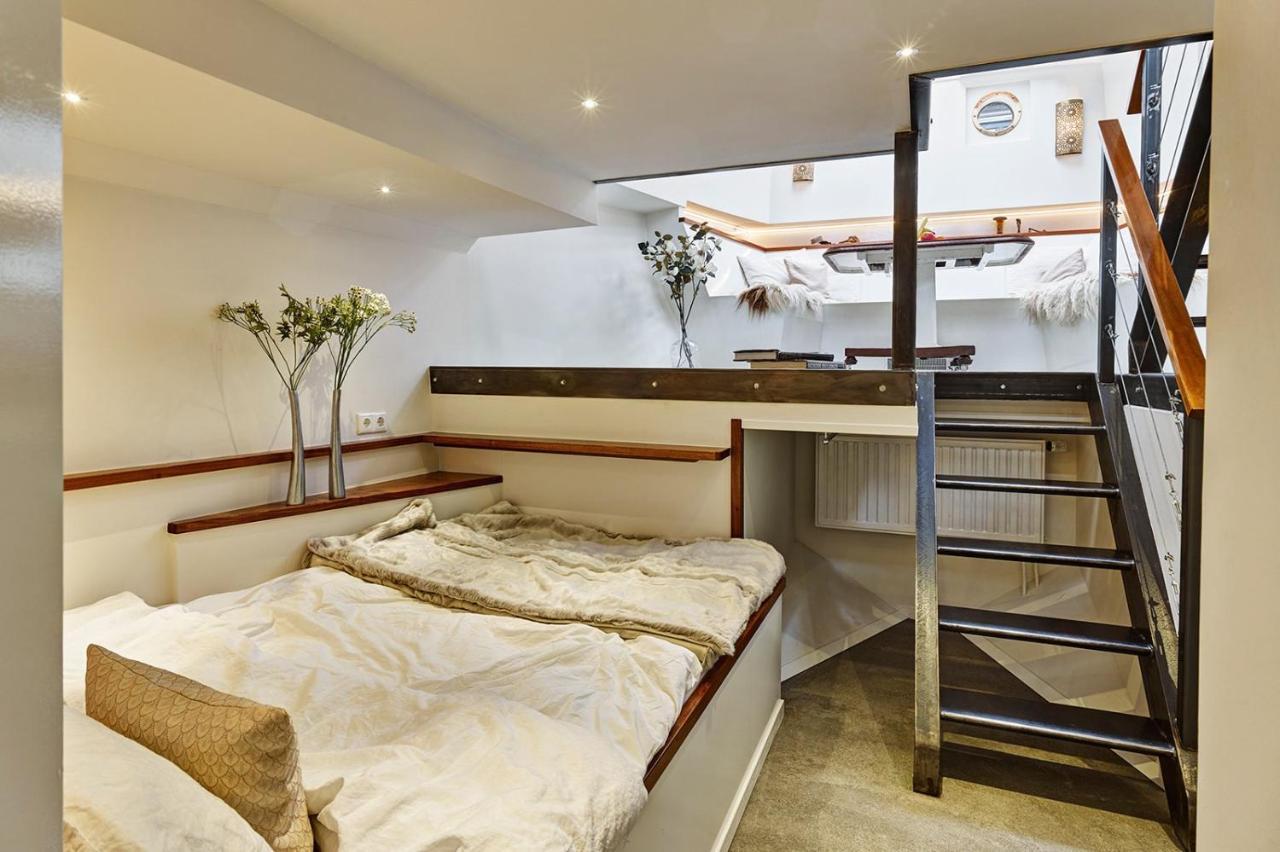 A304 Romantic Seaship In Top Center Amsterdam Exteriör bild