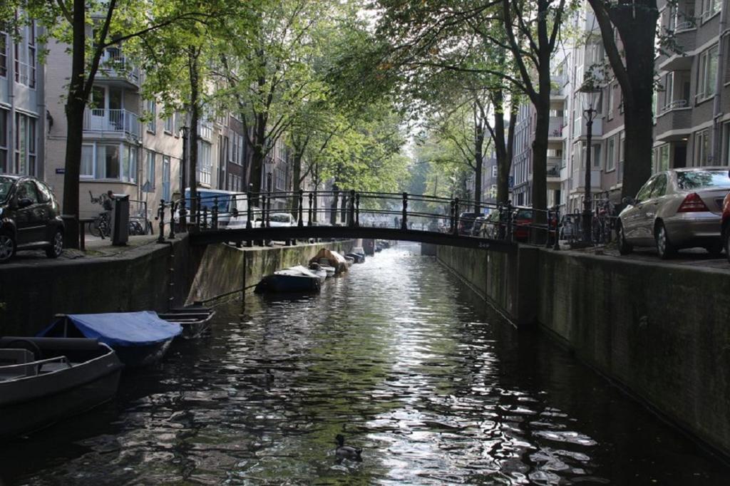 A304 Romantic Seaship In Top Center Amsterdam Exteriör bild