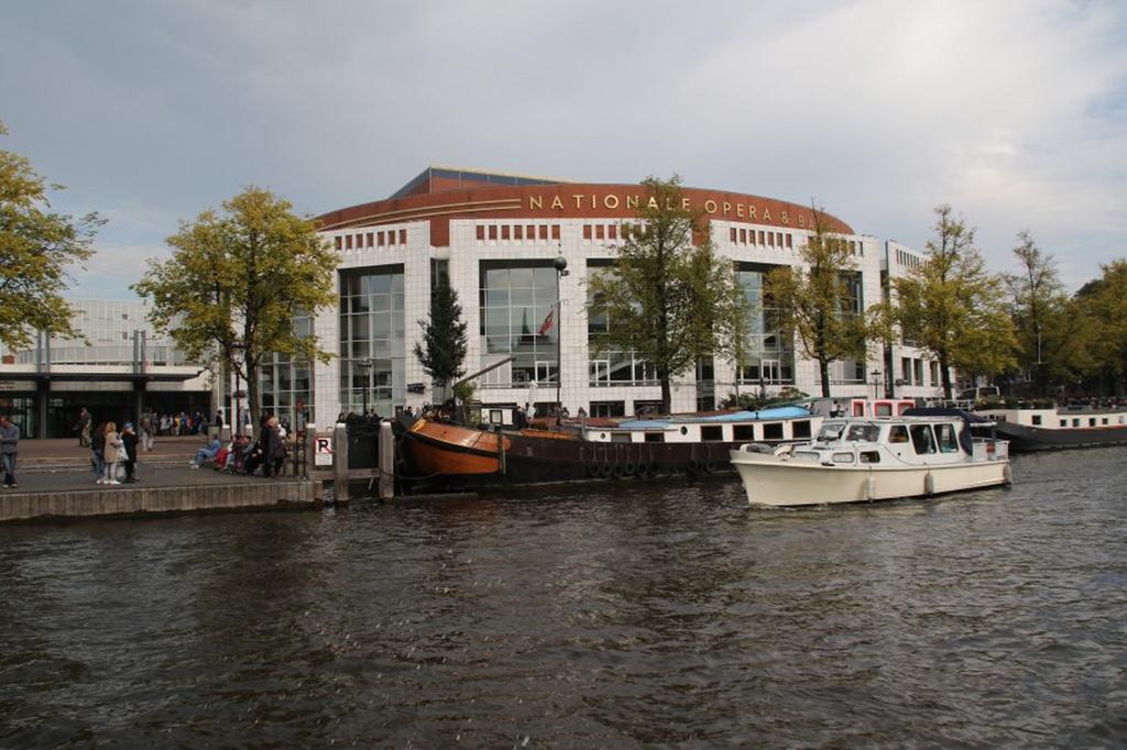 A304 Romantic Seaship In Top Center Amsterdam Exteriör bild